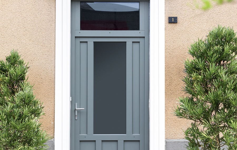 Notre gamme de porte d'entrée en BOIS CLASSIQUE et CREATIVE CONTEMPORAINE à L'ISLE JOURDAIN